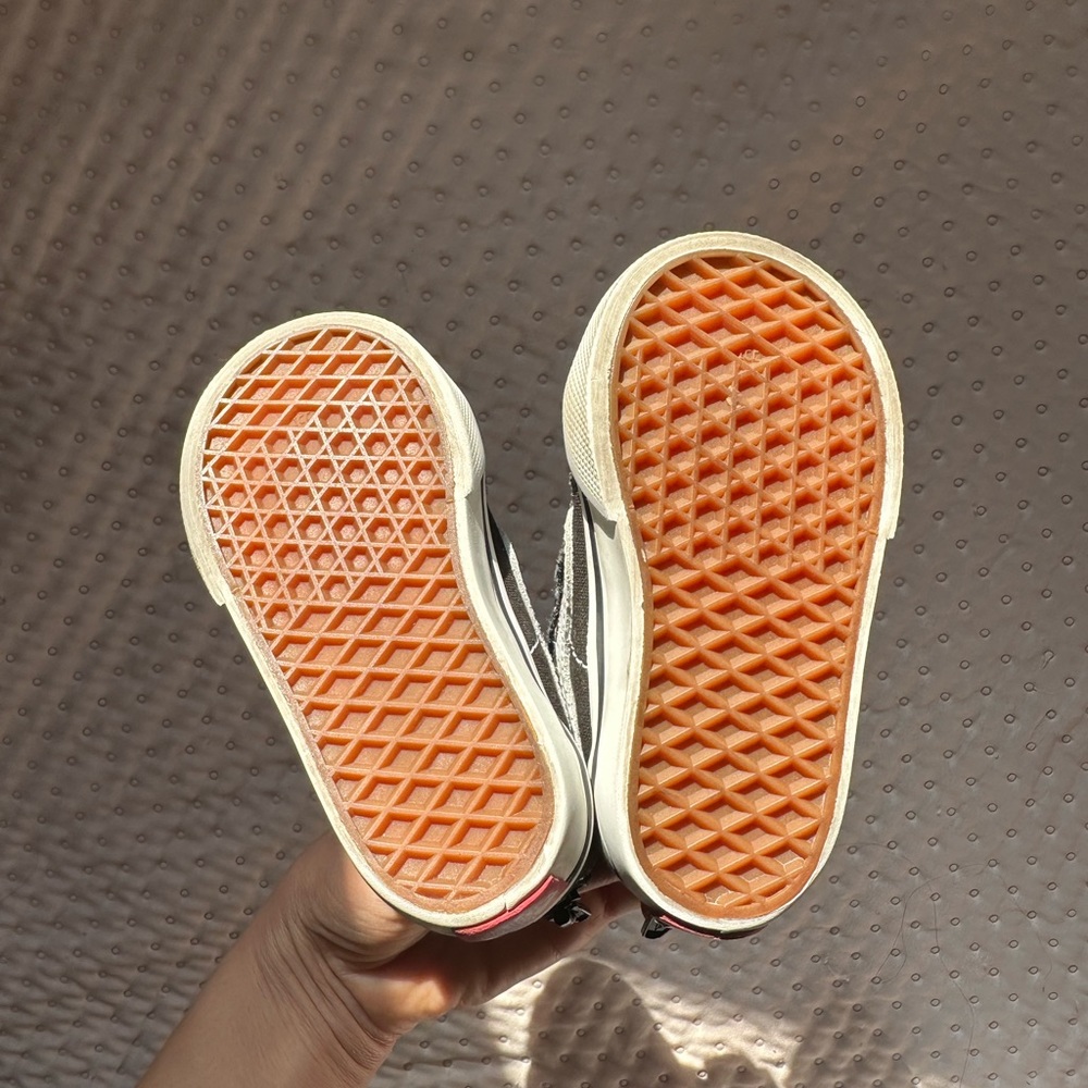Vans - Picture 2 of 6